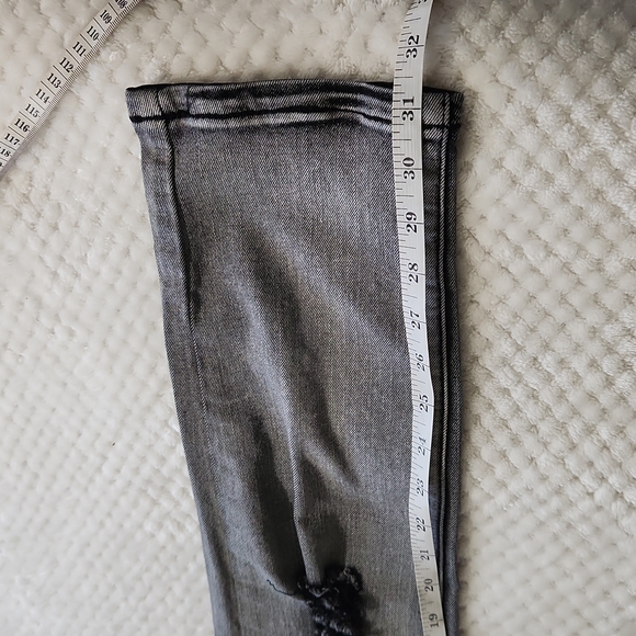 BLACK OMBRE WOMENA JEANS WITH RED ROSES SIZE 30 DISTRESSED - Picture 11 of 12